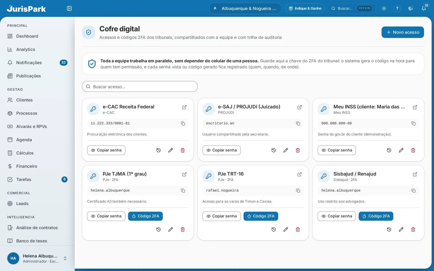 Cofre digital do JurisPark, com acessos de tribunais, botões para copiar senha e gerar código 2FA e ícones de histórico de uso.
