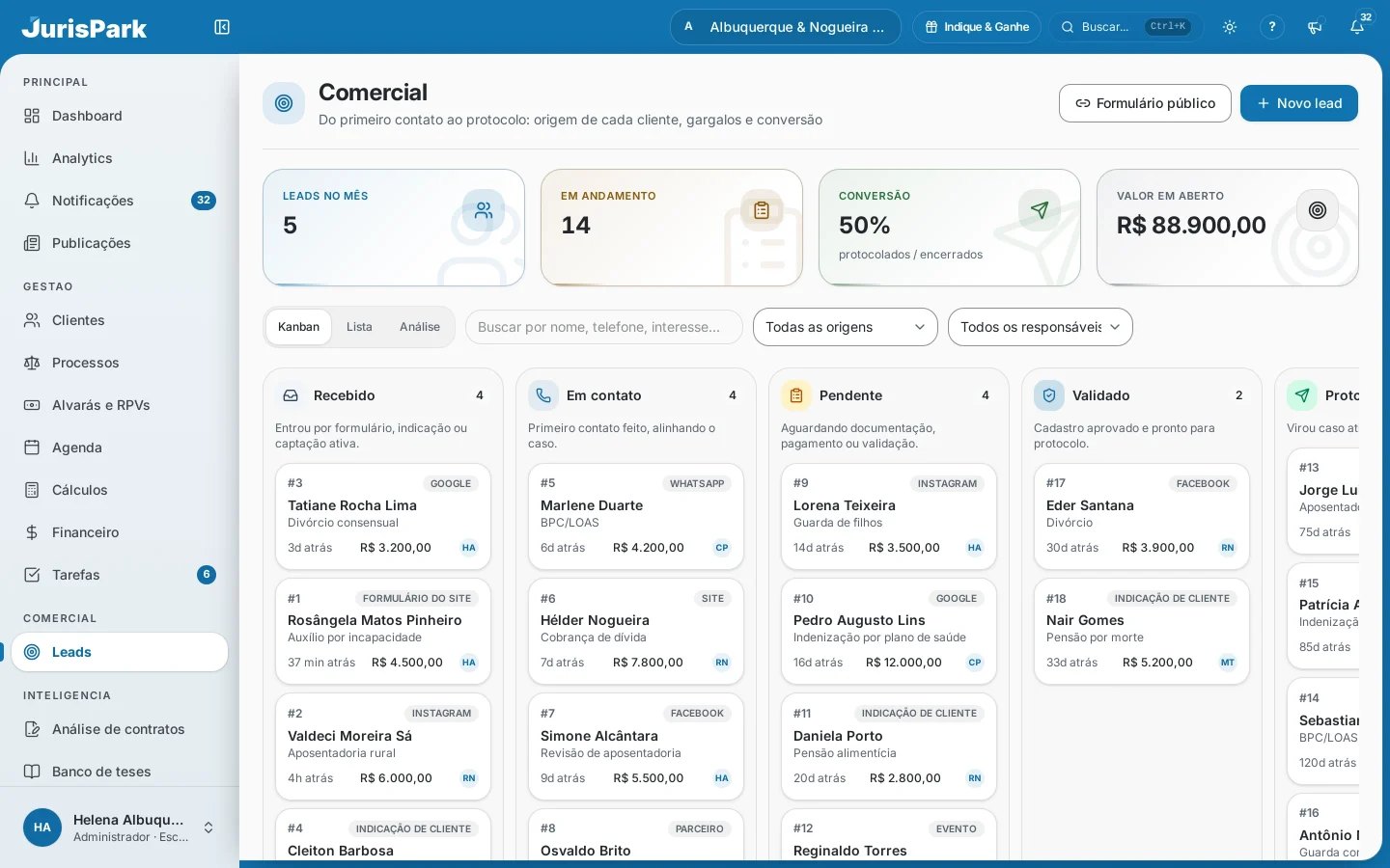 Quadro Kanban de leads do JurisPark, com as colunas Recebido, Em contato, Pendente e Validado, indicadores de leads no mês e conversão e o botão Formulário público.