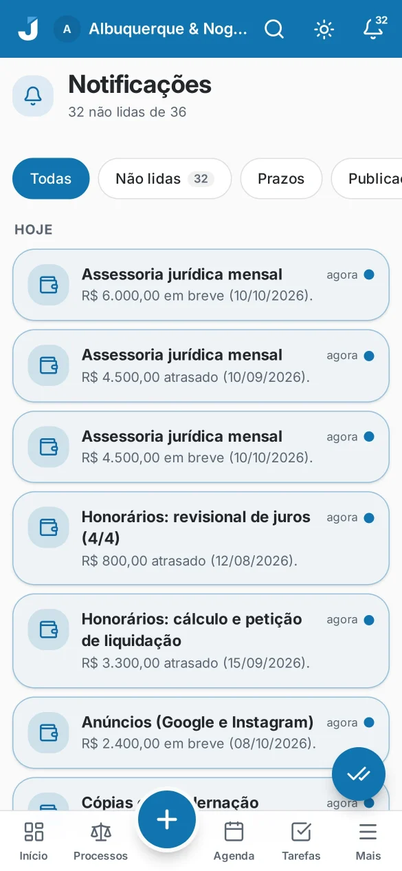 Notificações do JurisPark no celular, com avisos de cobranças agrupados em Hoje.